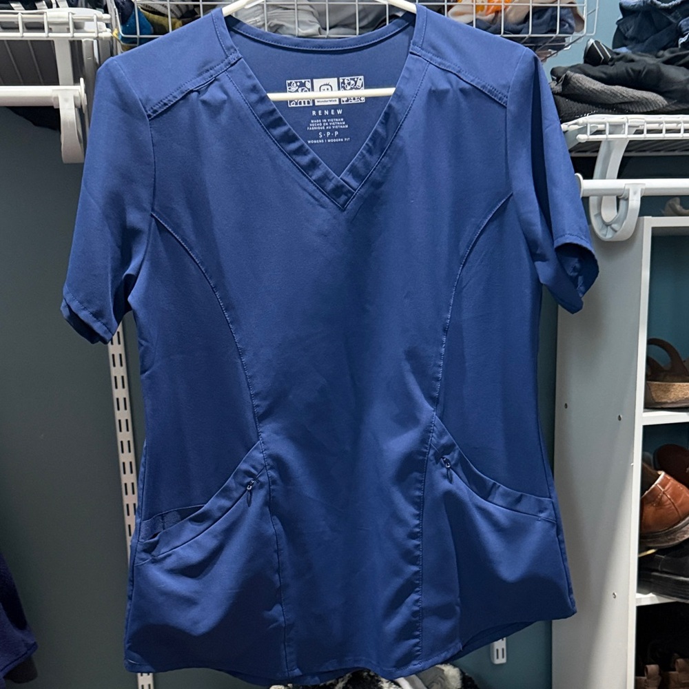 WonderWink Women's Short Sleeve Scrub Top in Royal Blue